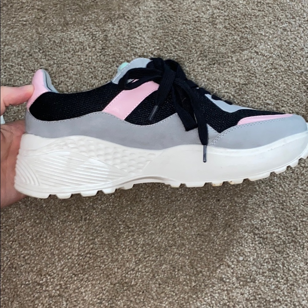 Platform sneakers. 9.5.